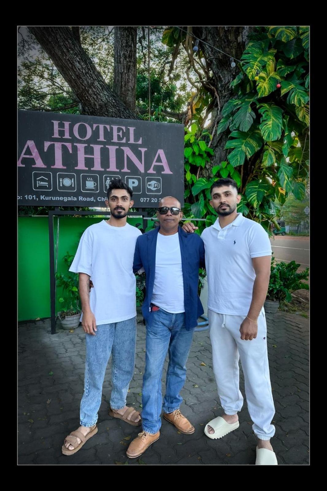 Hotel Athina & Restaurant Чилау Экстерьер фото
